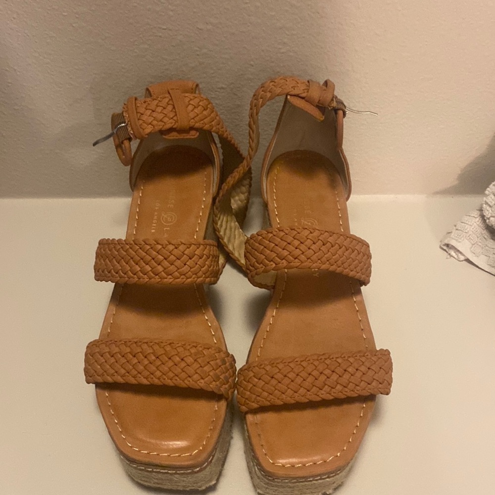 Chinese laundry Size 7 platform tan sandals! New never worn tags on!